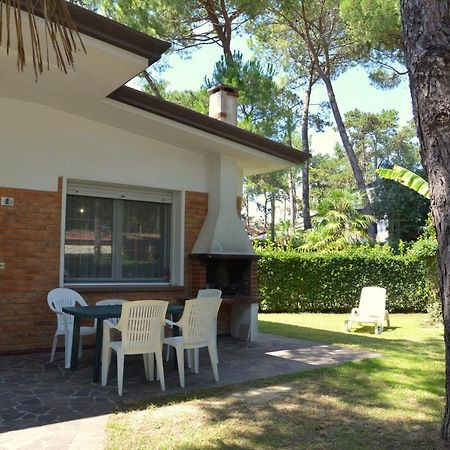 Villa A Lignano Con 2 Camere E Giardino Lignano Sabbiadoro Exterior foto