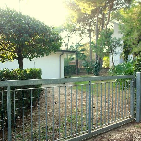 Villa A Lignano Con 2 Camere E Giardino Lignano Sabbiadoro Exterior foto
