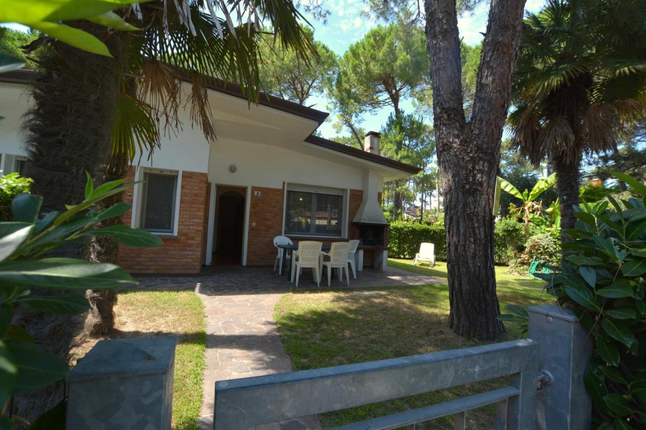 Villa A Lignano Con 2 Camere E Giardino Lignano Sabbiadoro Exterior foto