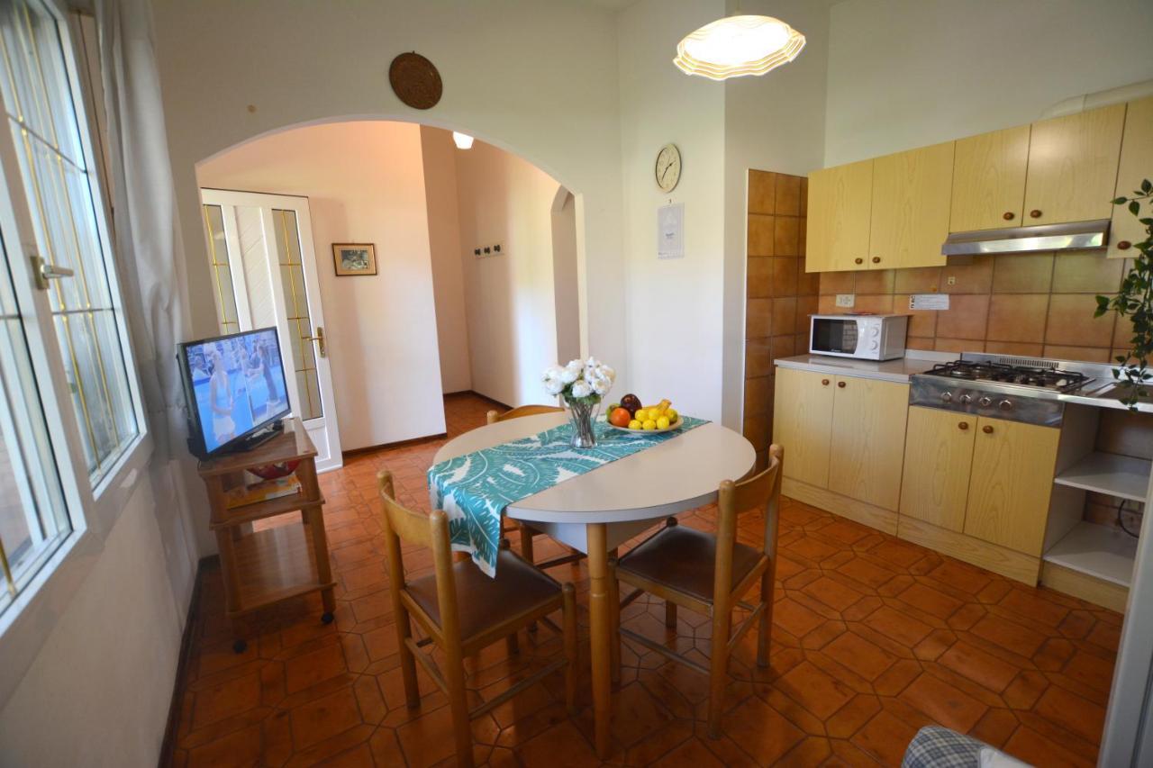 Villa A Lignano Con 2 Camere E Giardino Lignano Sabbiadoro Exterior foto