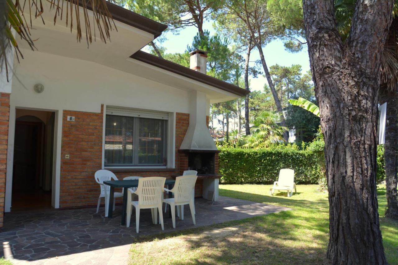 Villa A Lignano Con 2 Camere E Giardino Lignano Sabbiadoro Exterior foto