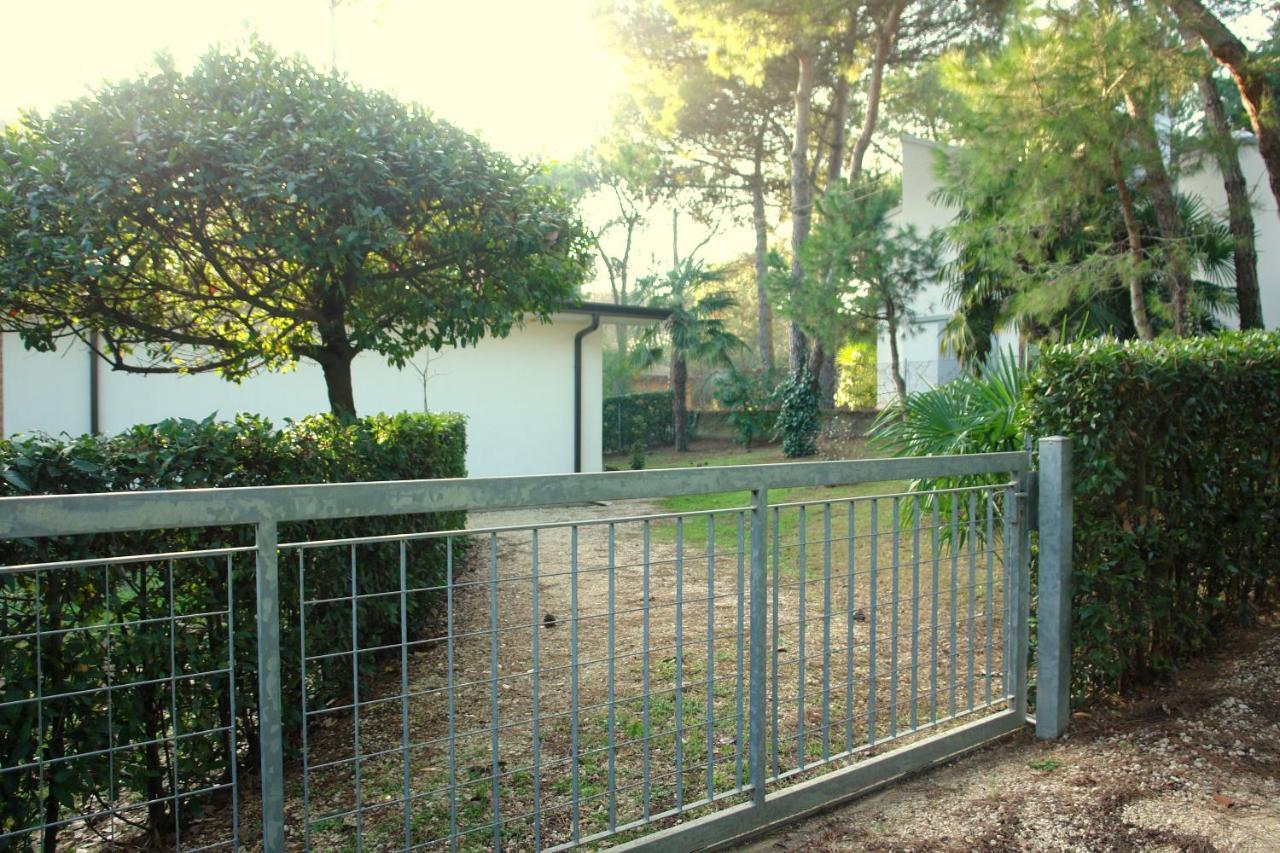 Villa A Lignano Con 2 Camere E Giardino Lignano Sabbiadoro Exterior foto