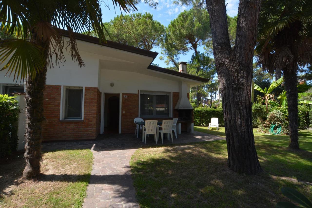 Villa A Lignano Con 2 Camere E Giardino Lignano Sabbiadoro Exterior foto