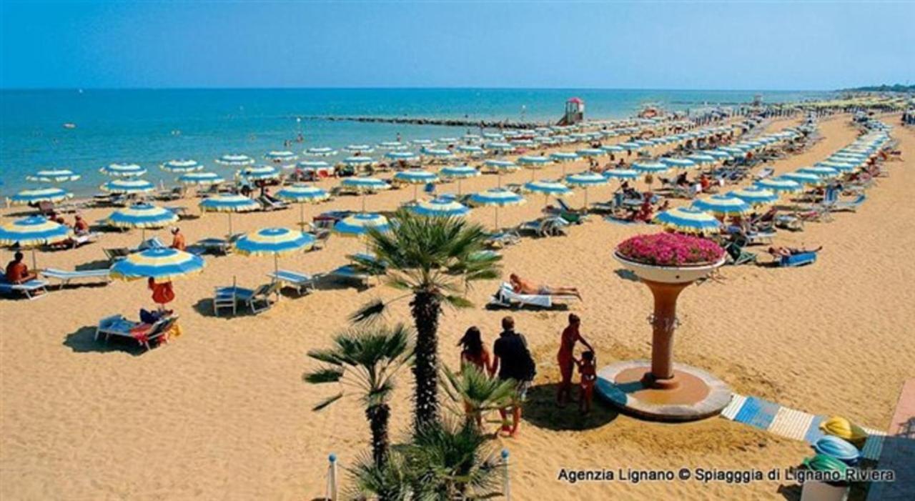 Villa A Lignano Con 2 Camere E Giardino Lignano Sabbiadoro Exterior foto